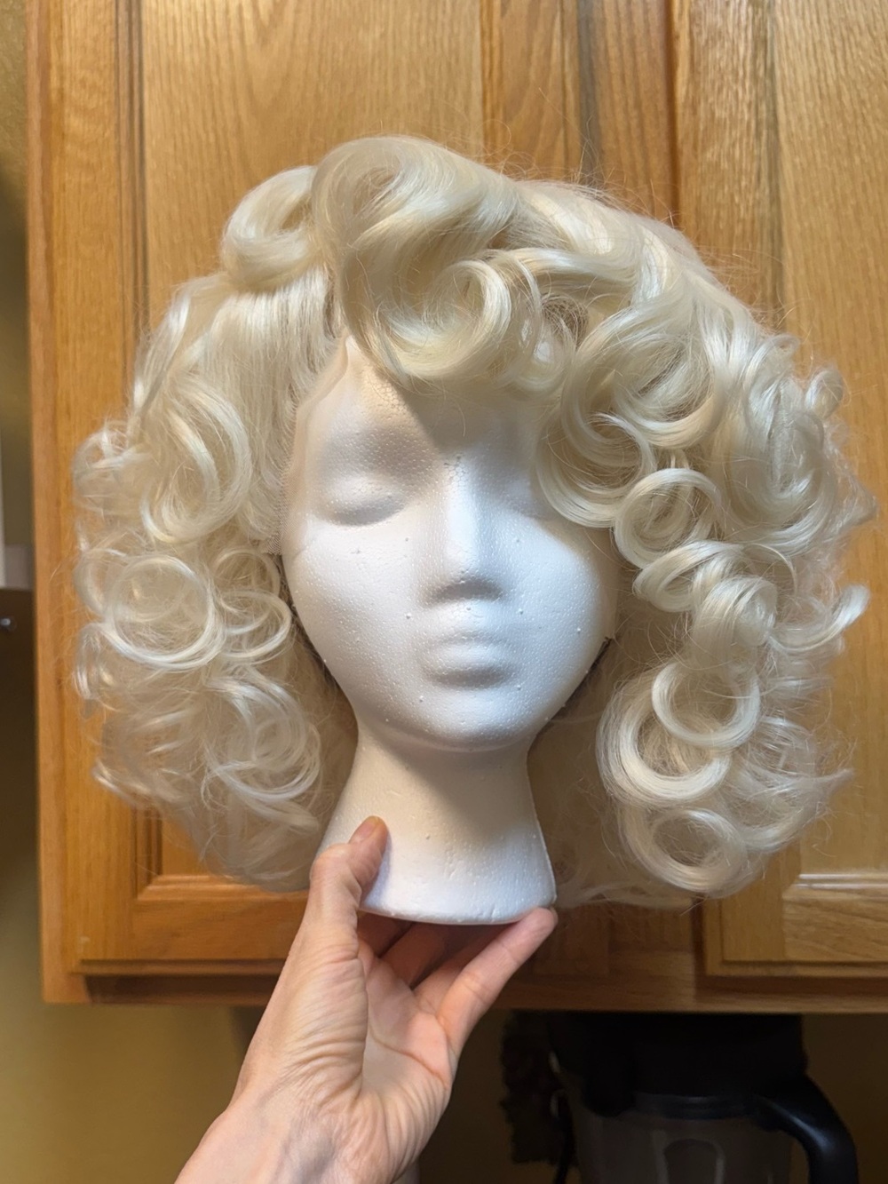 Prestyled Synthetic Old Hollywood Blonde Curly Short Marilyn Wig